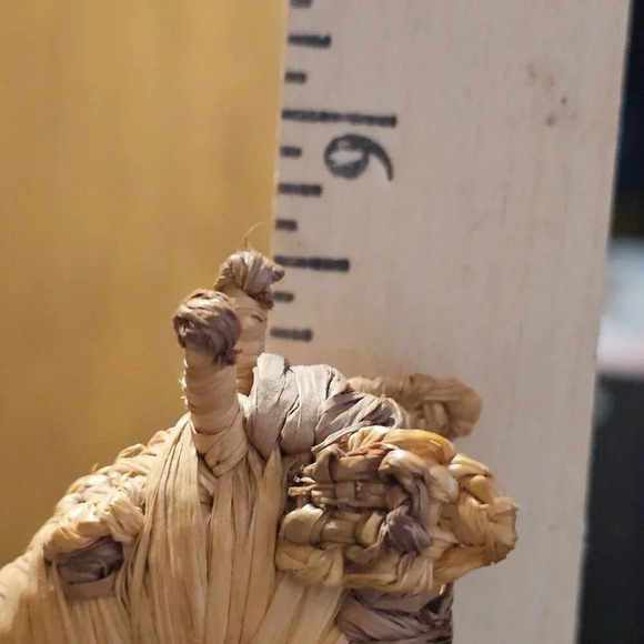 8.5 Inch Natural Fiber Standing Giraffe Home Decor - Picture 7 of 9